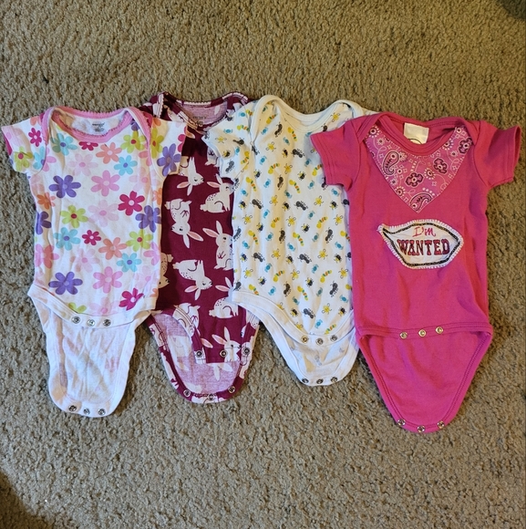 Baby girl onesie - Picture 2 of 8